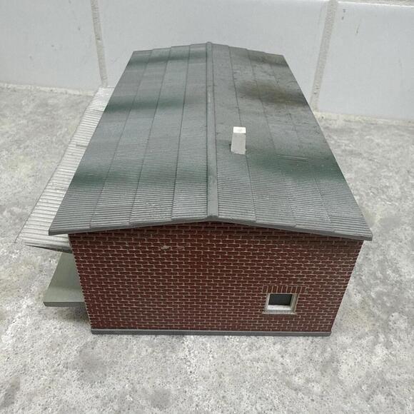 Vollmer Germany HO Industrial Building, Doors Slide Open/Close, Weathered - Picture 3 of 5